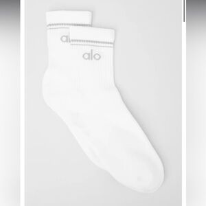 NWT Alo Unisex Half-Crew Throwback Sock in White/Titanium